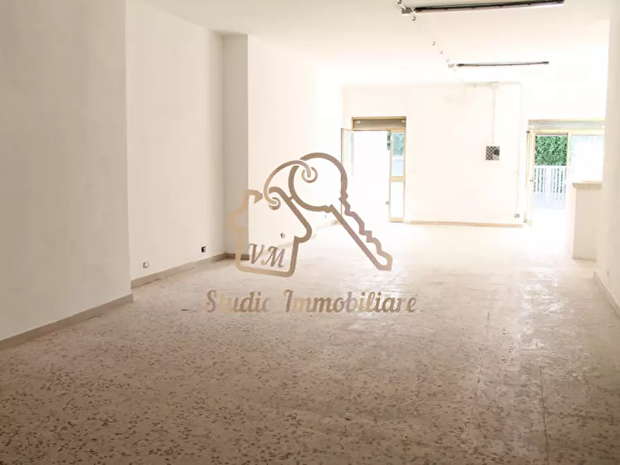 Immagine 5 di Negozio in affitto  in Via Quero,136 a Roma