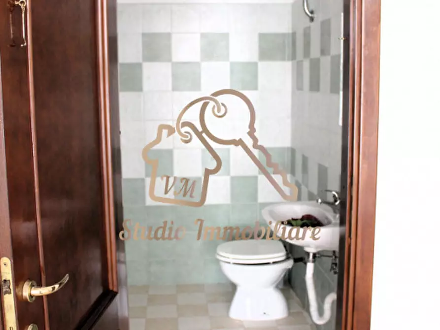 Immagine 7 di Negozio in affitto  in Via Quero,136 a Roma