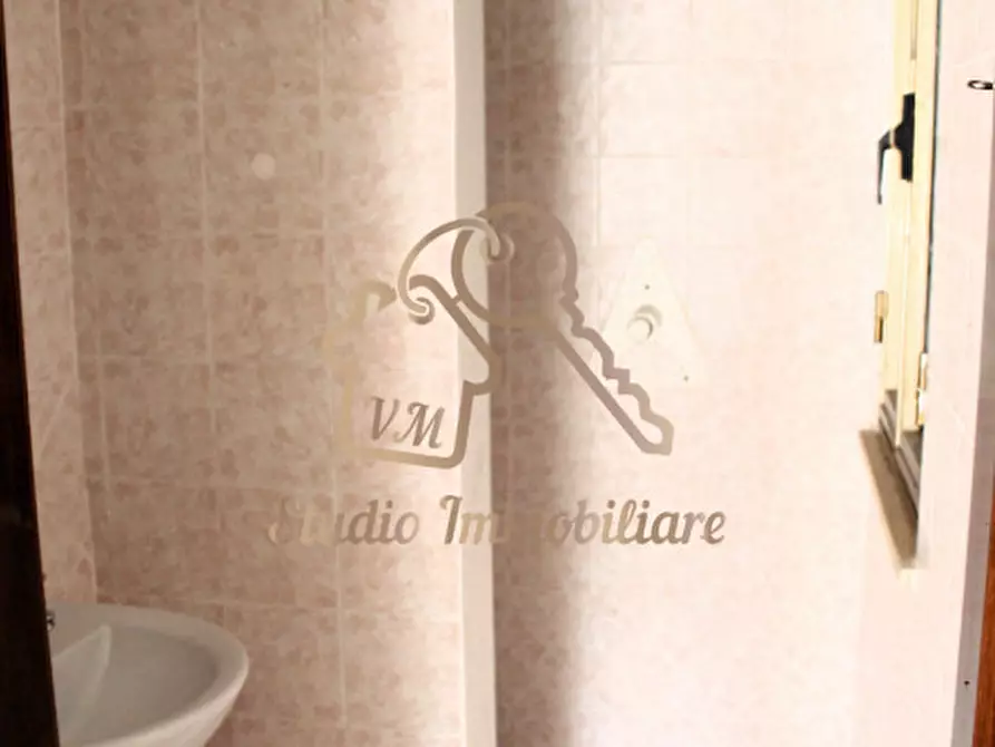 Immagine 8 di Negozio in affitto  in Via Quero,136 a Roma