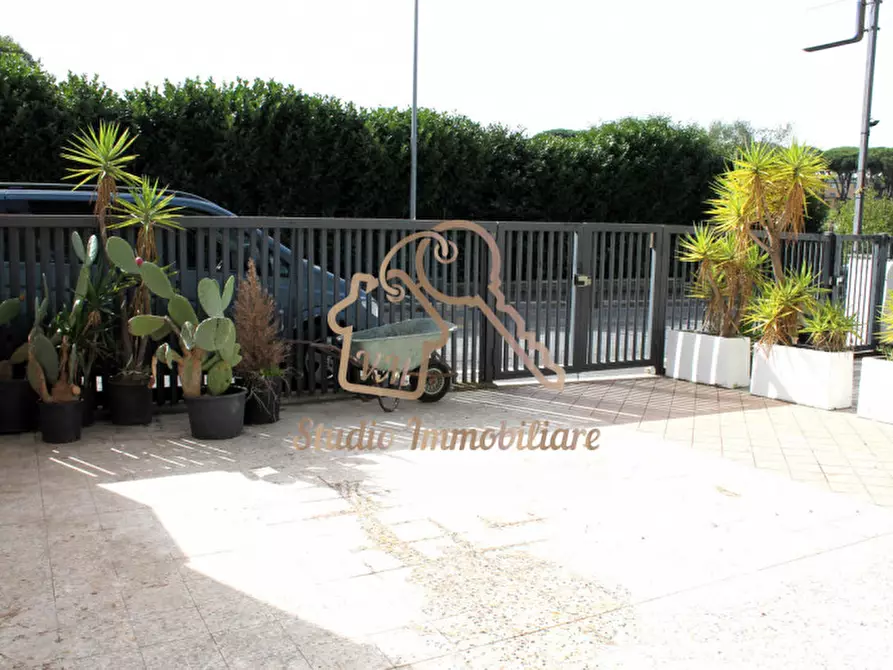 Immagine 12 di Negozio in affitto  in Via Quero,136 a Roma