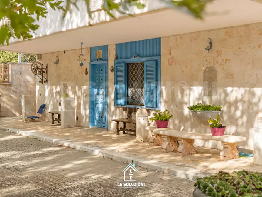 Immagine 2 di Villa in vendita  in viale delle acacie 2/N a Putignano