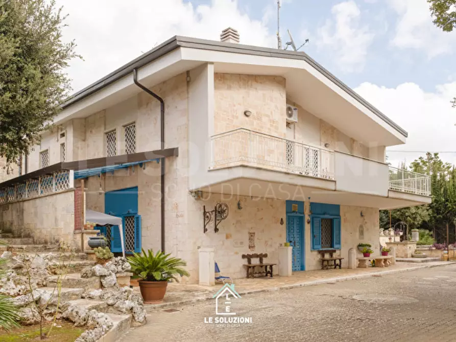 Immagine 4 di Villa in vendita  in viale delle acacie 2/N a Putignano