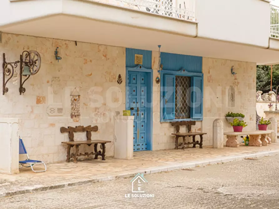 Immagine 5 di Villa in vendita  in viale delle acacie 2/N a Putignano