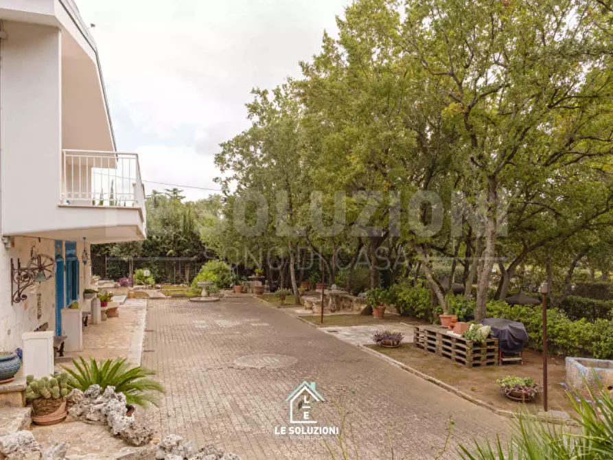 Immagine 6 di Villa in vendita  in viale delle acacie 2/N a Putignano