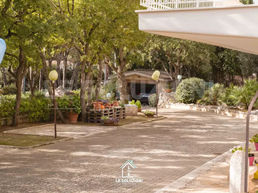 Immagine 23 di Villa in vendita  in viale delle acacie 2/N a Putignano