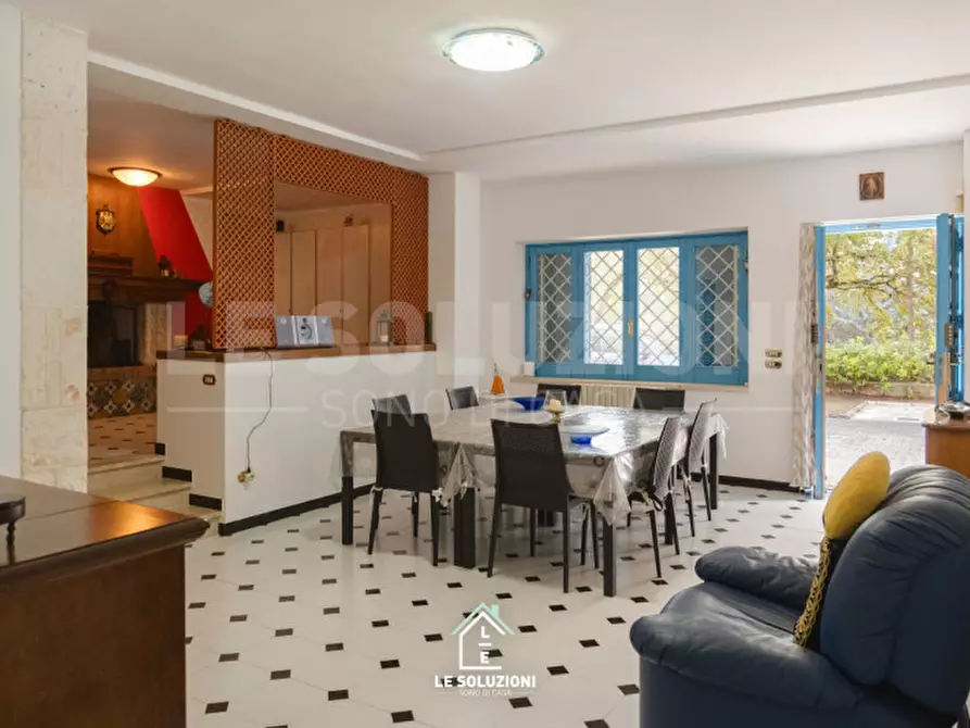 Immagine 40 di Villa in vendita  in viale delle acacie 2/N a Putignano