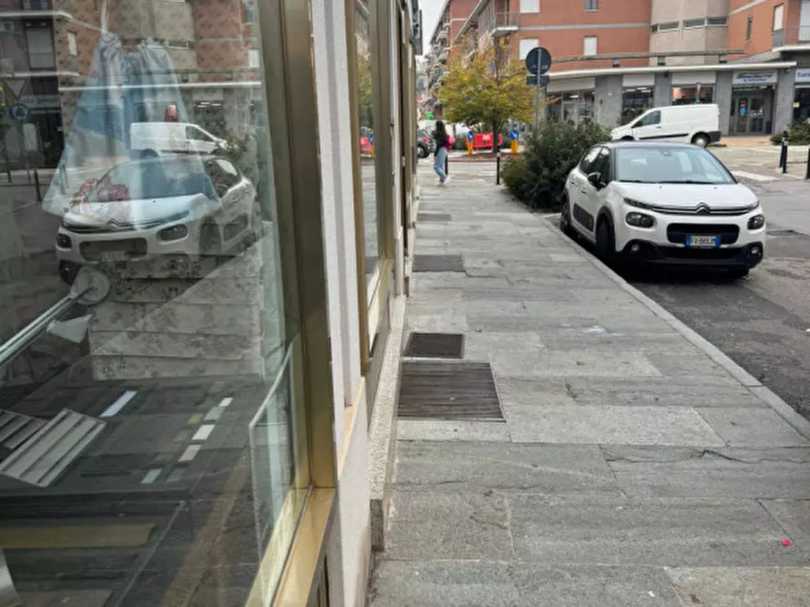 Immagine 3 di Negozio in vendita  in Via Aldo Moro a Alba