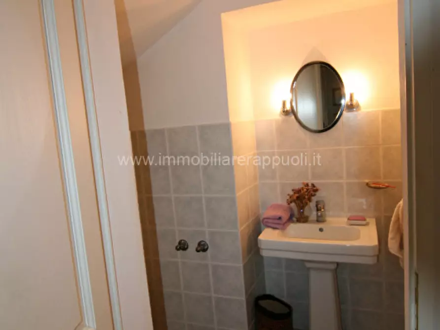 Immagine 9 di Rustico / casale in vendita  a Sinalunga