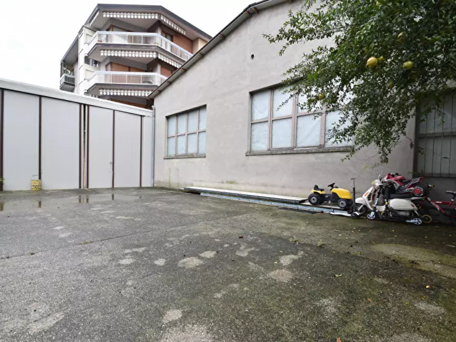 Immagine 2 di Capannone industriale in vendita  in Via Giovanni Pascoli a Bussolengo
