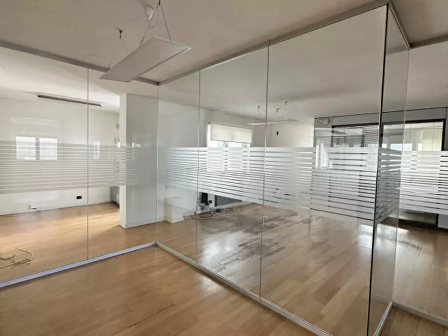 Immagine 8 di Ufficio in affitto  in candiani a Venezia