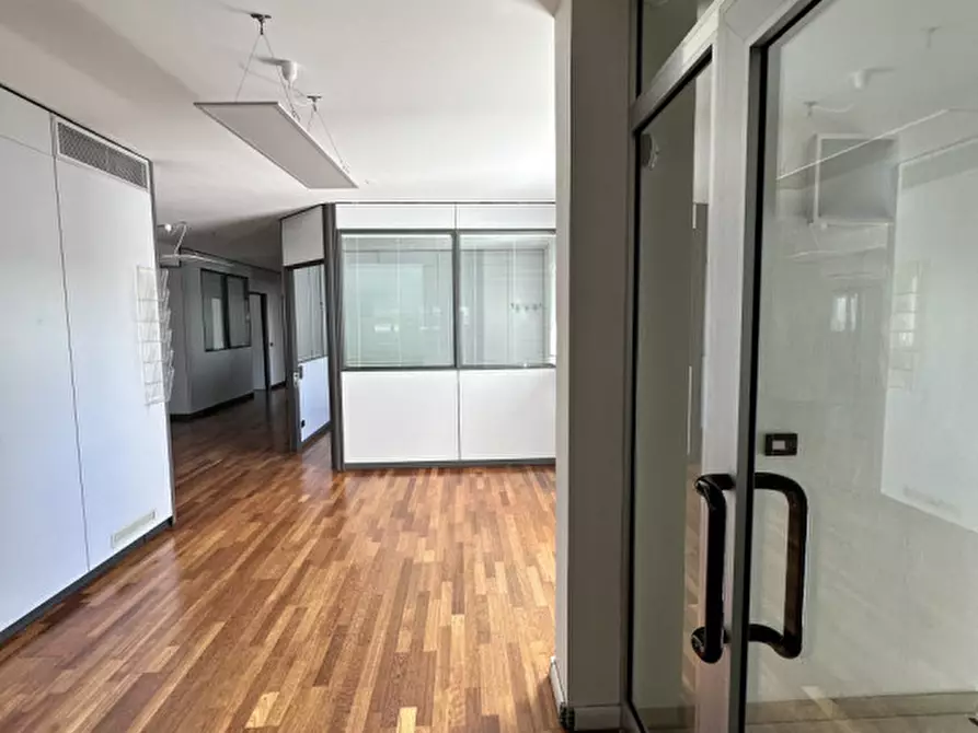 Immagine 15 di Ufficio in affitto  in candiani a Venezia