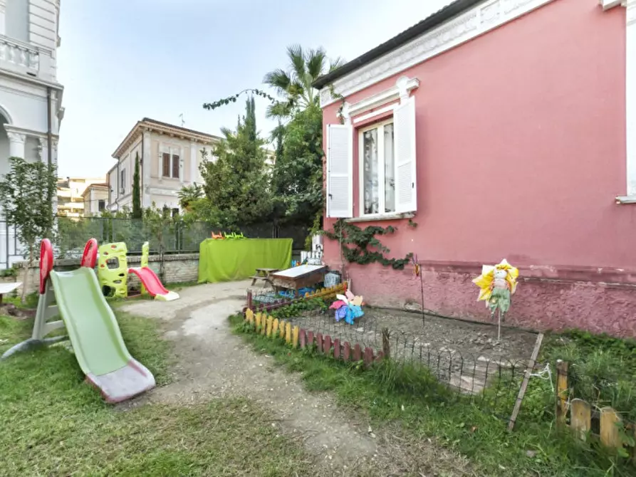 Immagine 37 di Villa in vendita  in VIALE G. D'ANNUNZIO 137 a Pescara