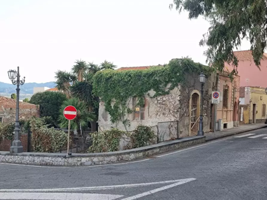 Immagine 1 di Casa indipendente in vendita  in VICO PUNTAROLO N°92-94-96 a Milazzo