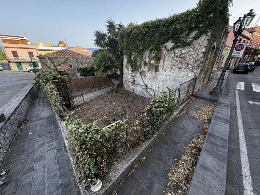 Immagine 13 di Casa indipendente in vendita  in VICO PUNTAROLO N°92-94-96 a Milazzo