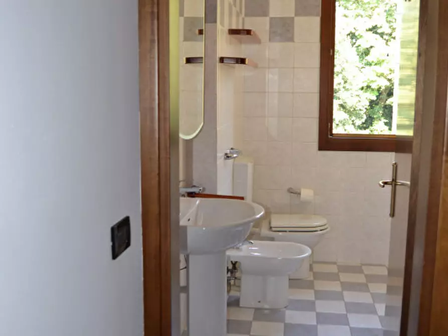 Immagine 5 di Appartamento in affitto  a Noale