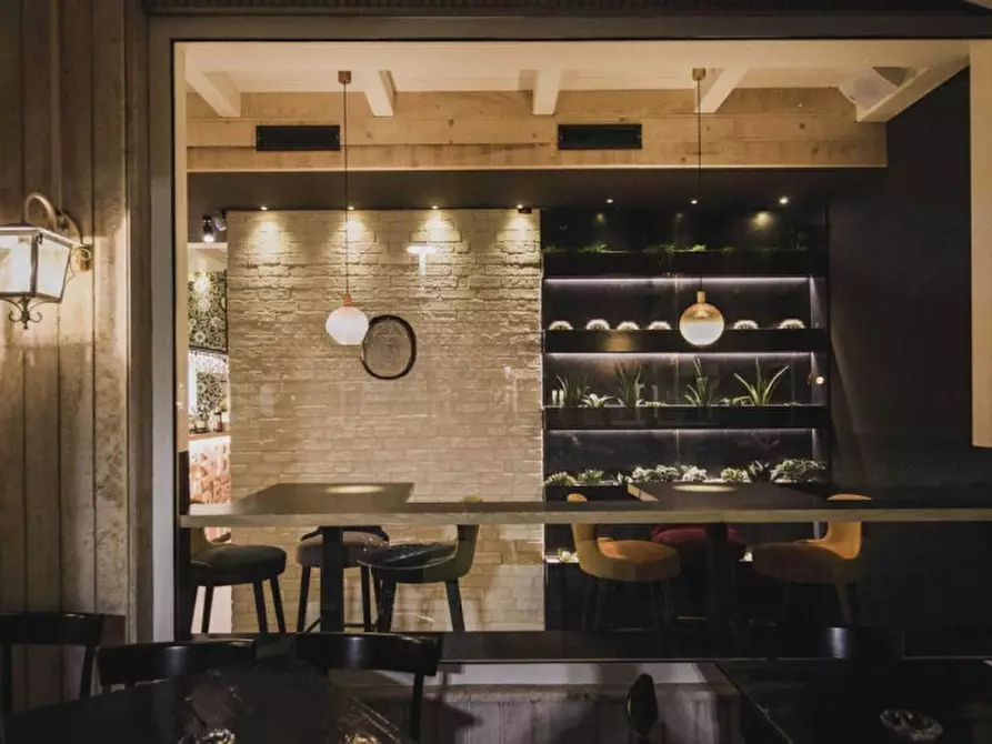 Immagine 2 di Attività commerciale in vendita  in Viale Stazione a Montegrotto Terme