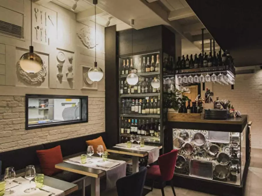 Immagine 3 di Attività commerciale in vendita  in Viale Stazione a Montegrotto Terme