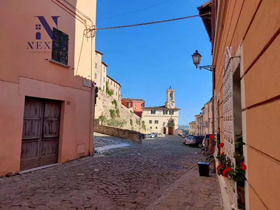 Immagine 2 di Casa trifamiliare in vendita  a Cartoceto