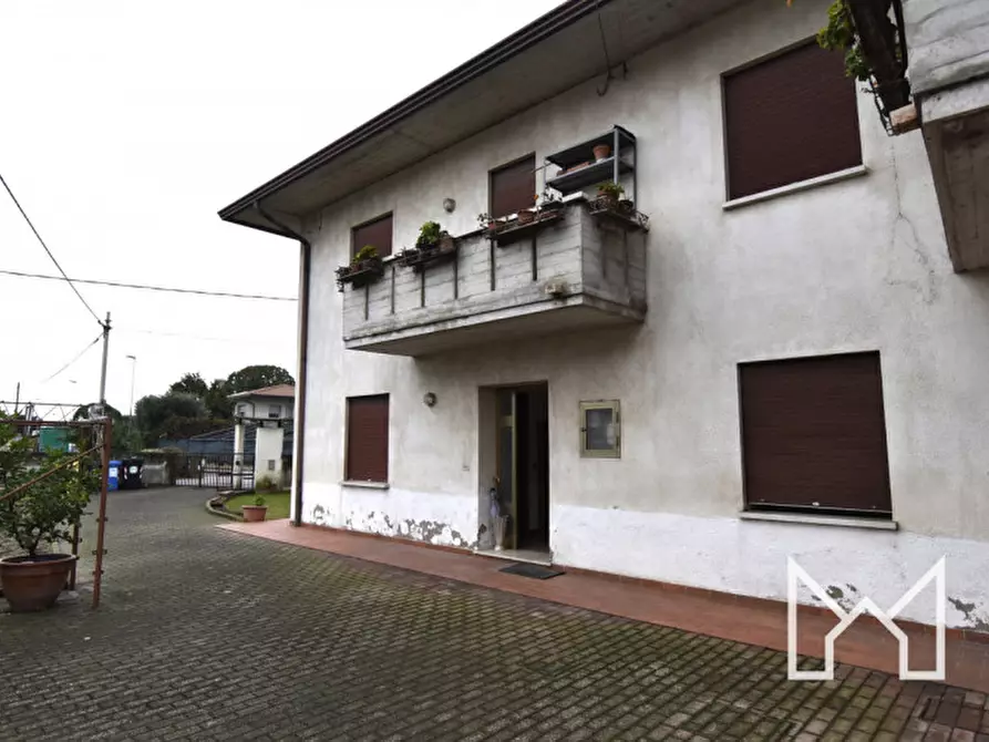 Immagine 1 di Casa bifamiliare in vendita  a Bassano Del Grappa