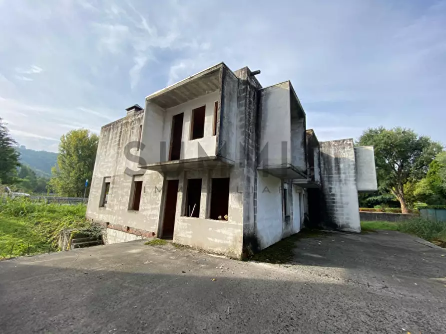 Immagine 1 di Palazzo in vendita  a Schio