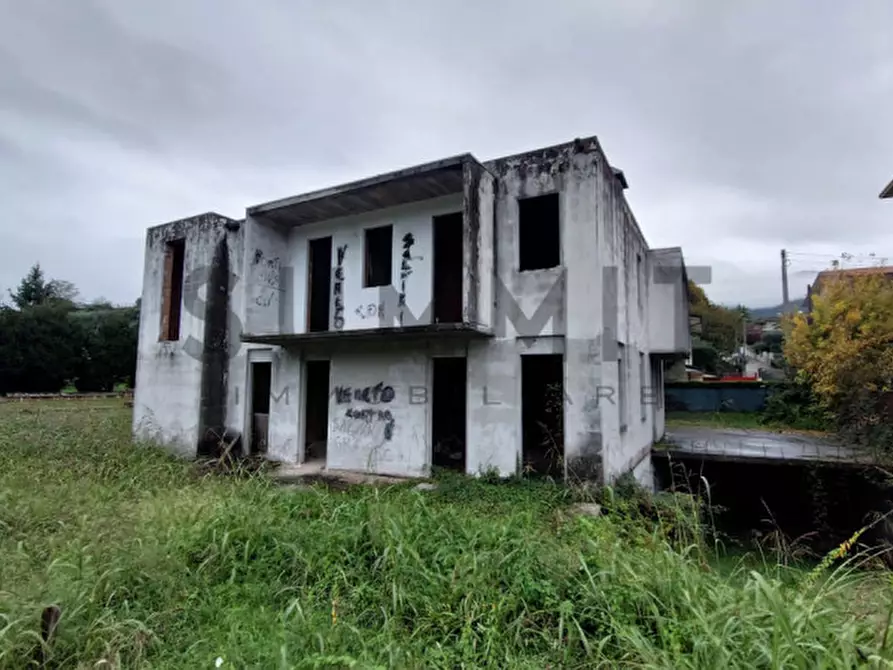 Immagine 2 di Palazzo in vendita  a Schio