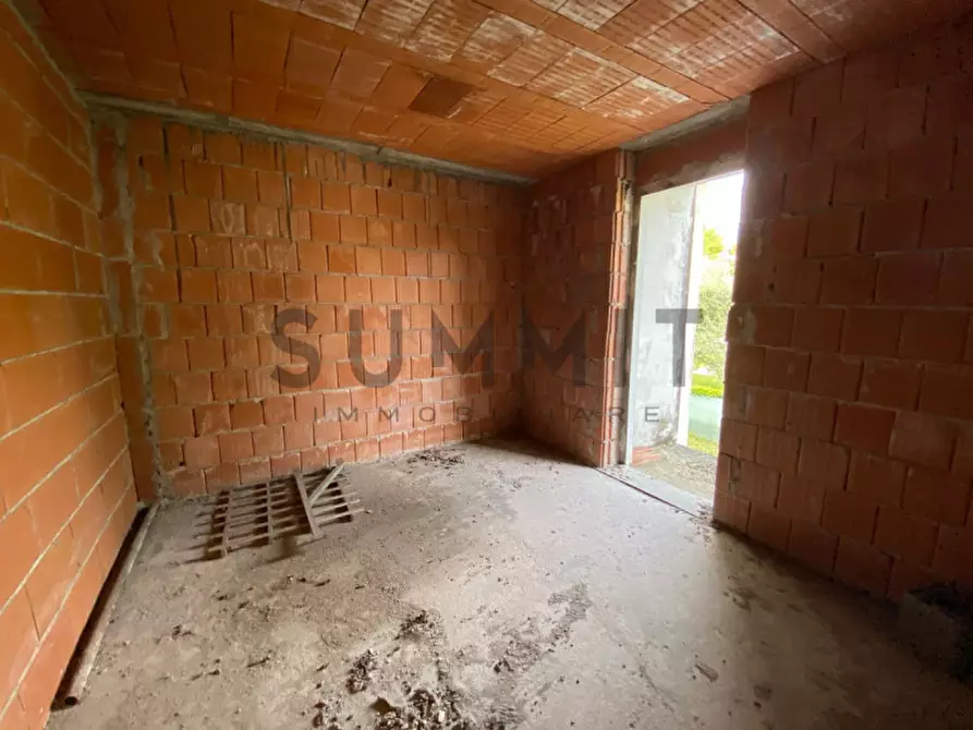 Immagine 5 di Palazzo in vendita  a Schio