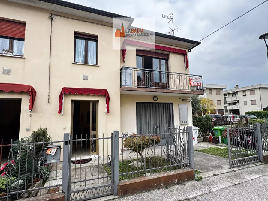 Immagine 1 di Appartamento in vendita  in Via S. Senesi 259 a Badia Polesine