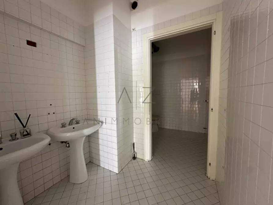 Immagine 6 di Negozio in affitto  in piazza giorgio saviane 9 a Castelfranco Veneto