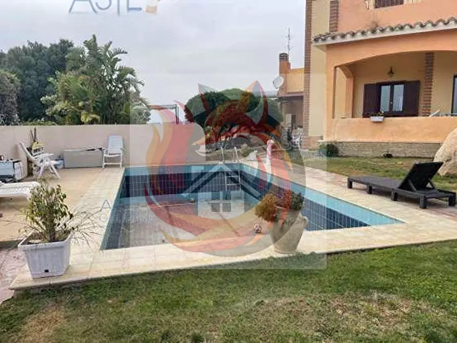 Immagine 1 di Villa in vendita  in VIA DELLE PETUNIE 9 a Quartu Sant'elena