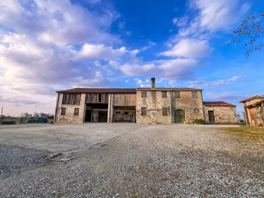 Immagine 1 di Rustico / casale in vendita  in Via Plaù Inferiore a Brugine