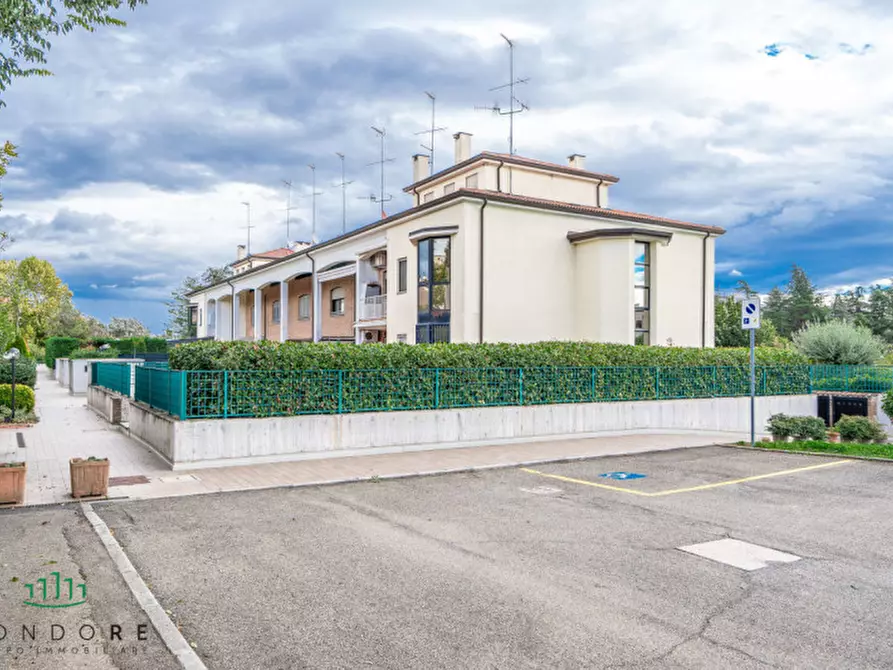 Immagine 1 di Villa in vendita  in via luigi donini a San Lazzaro Di Savena