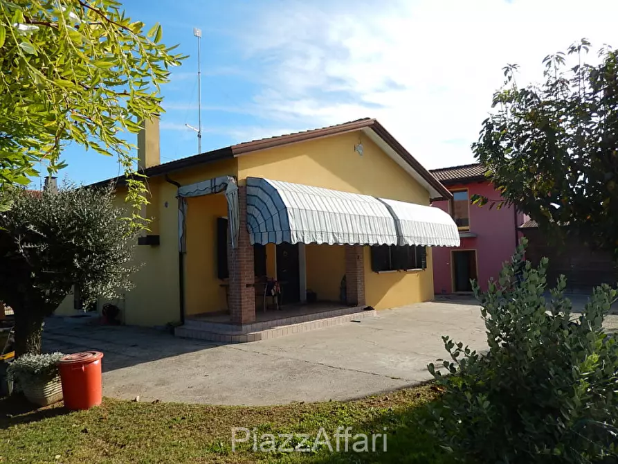 Immagine 1 di Casa indipendente in vendita  in Via Fratelli Sanguinazzi 1 a Piove Di Sacco