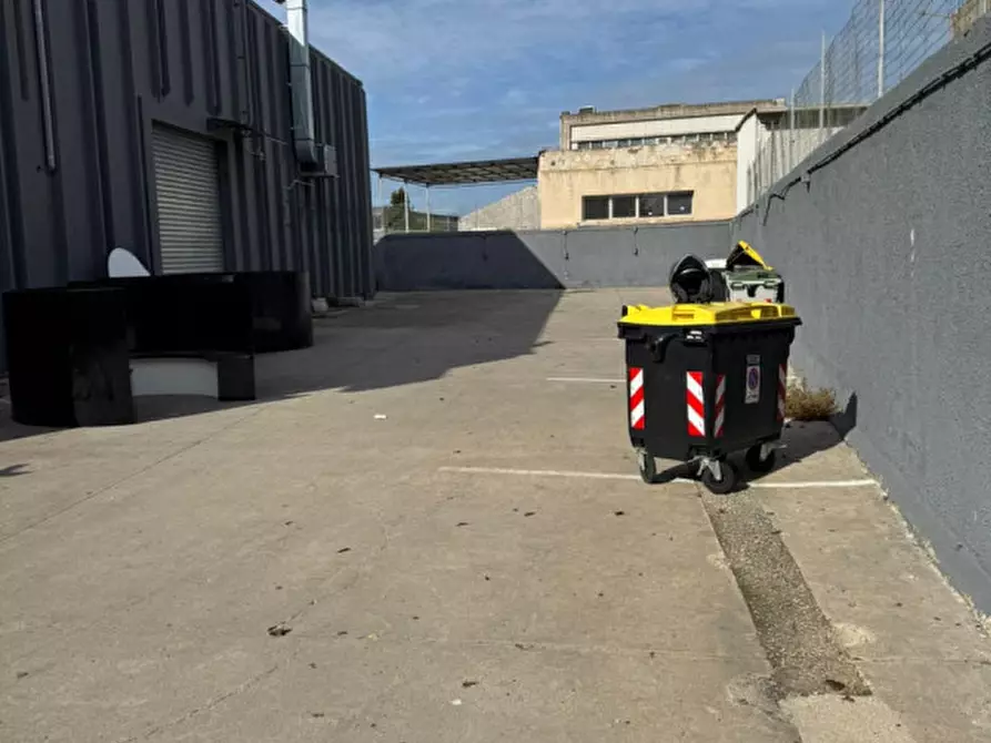 Immagine 4 di Attività commerciale in vendita  in Predda Niedda Str. 22 a Sassari