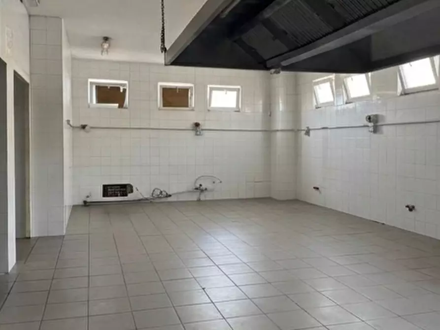 Immagine 9 di Attività commerciale in vendita  in Predda Niedda Str. 22 a Sassari