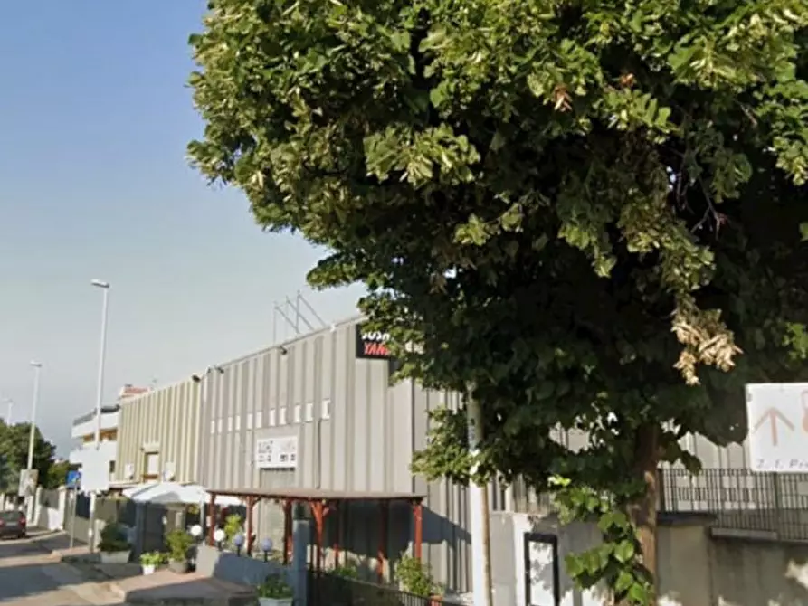 Immagine 2 di Attività commerciale in vendita  in Predda Niedda Str. 22 a Sassari