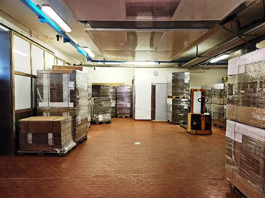 Immagine 9 di Capannone industriale in vendita  in via guerci a Langhirano