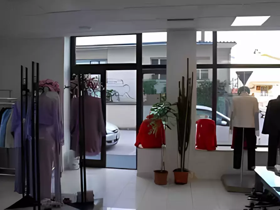 Immagine 2 di Negozio in vendita  in via don giuseppe diana, n. snc a Gubbio