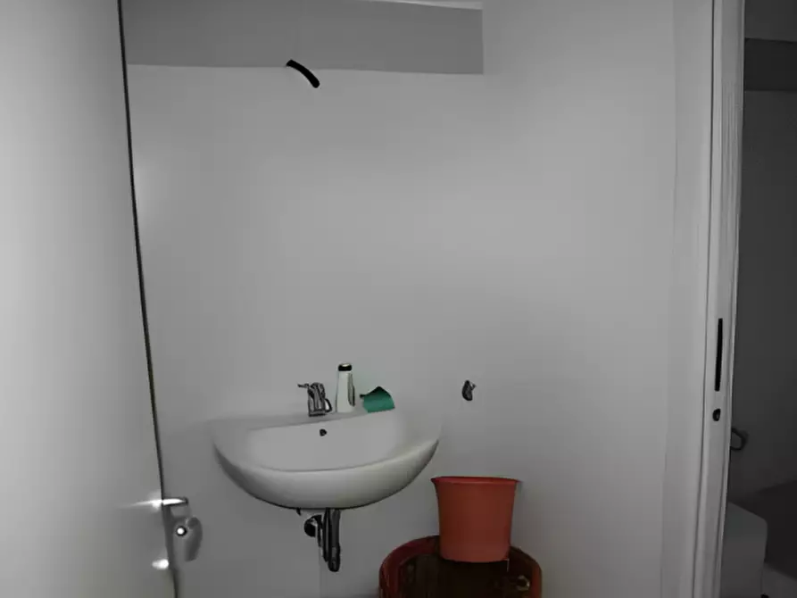 Immagine 8 di Negozio in vendita  in via don giuseppe diana, n. snc a Gubbio