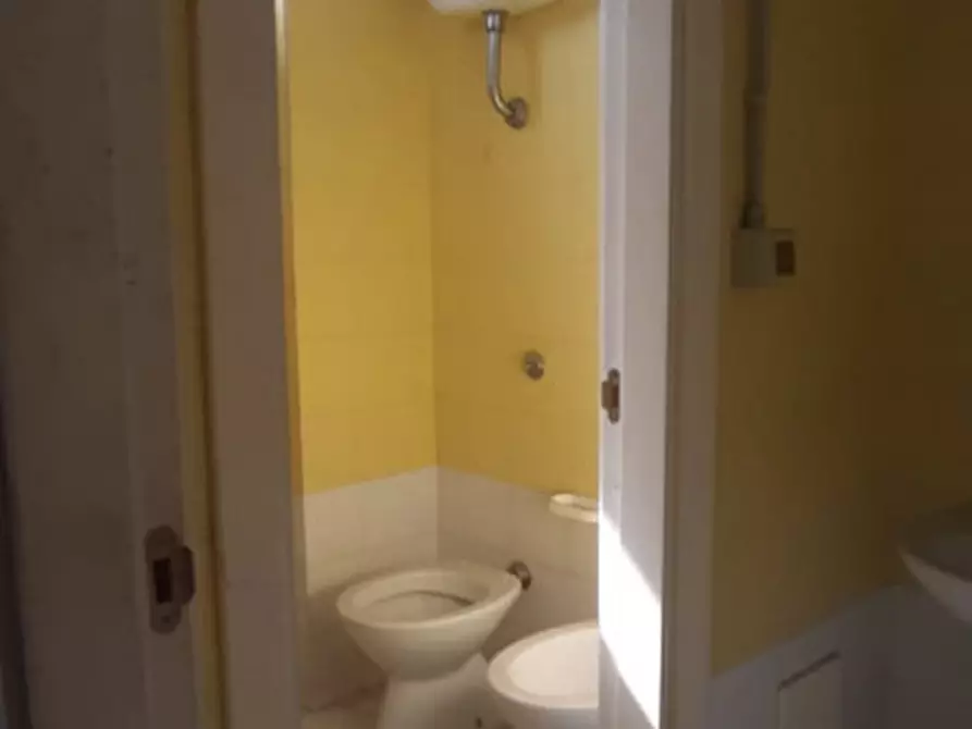 Immagine 10 di Negozio in affitto  in Strada Statale 18, Capaccio Paestum a Capaccio Paestum