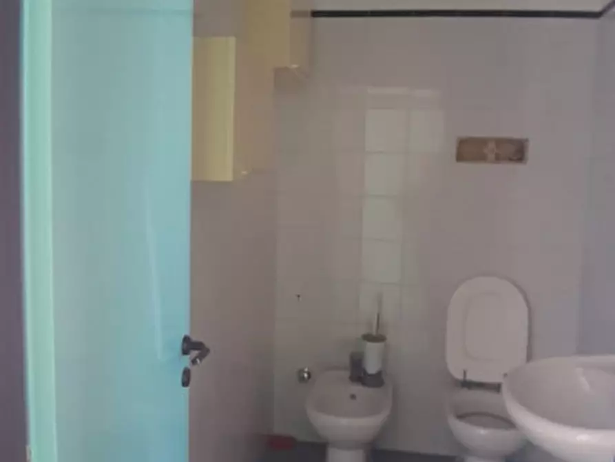 Immagine 26 di Negozio in affitto  in Strada Statale 18, Capaccio Paestum a Capaccio Paestum