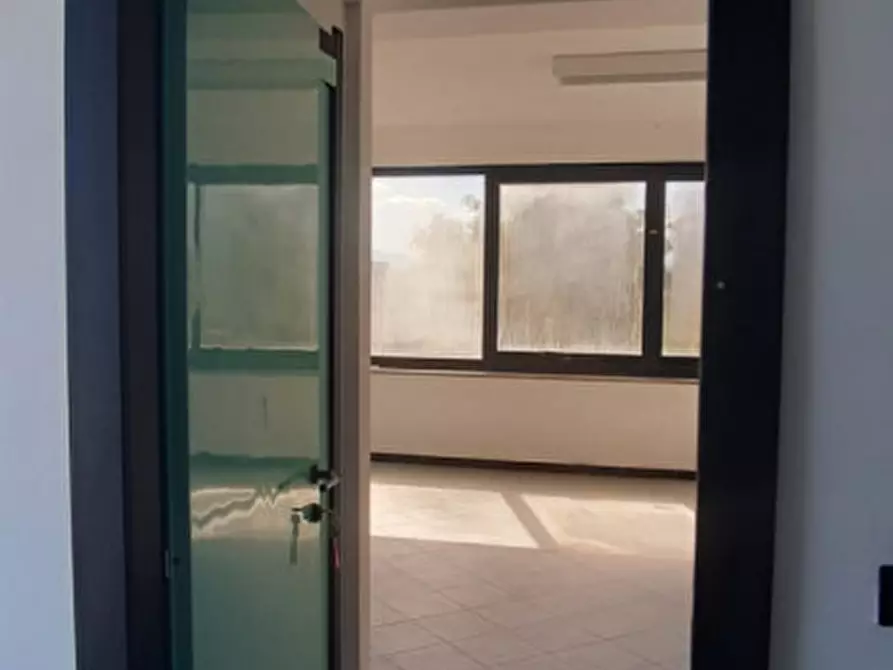 Immagine 32 di Negozio in affitto  in Strada Statale 18, Capaccio Paestum a Capaccio Paestum