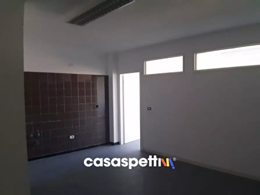 Immagine 37 di Negozio in affitto  in Strada Statale 18, Capaccio Paestum a Capaccio Paestum