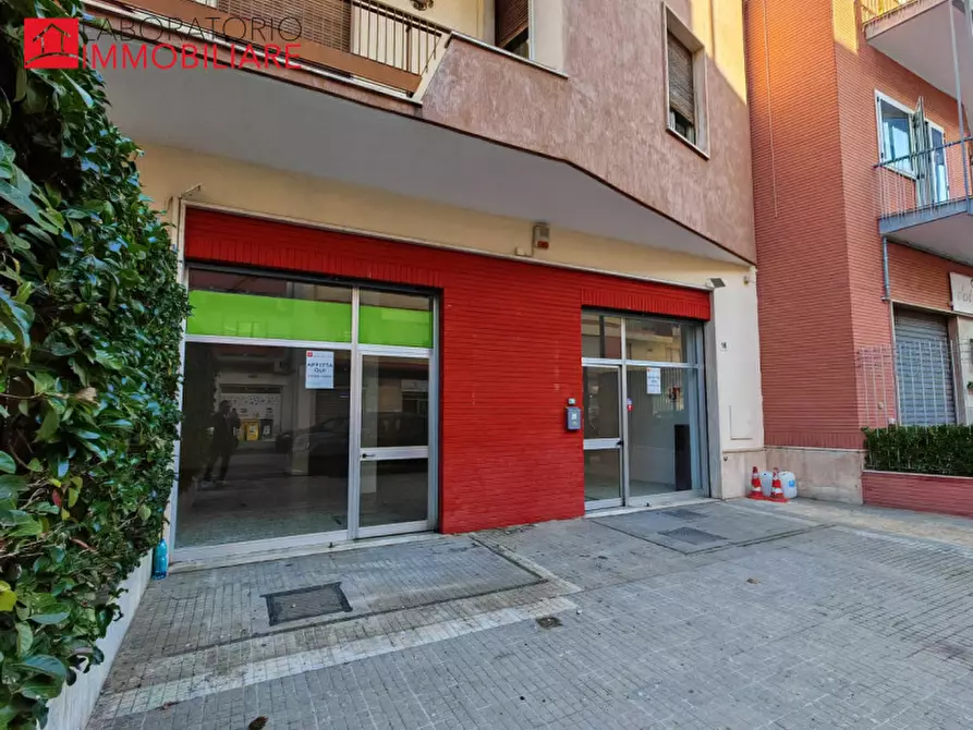 Immagine 1 di Attività commerciale in affitto  in via Benedetto Croce a Lecce