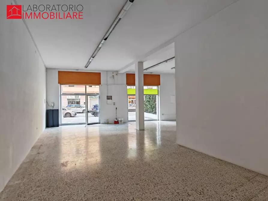 Immagine 7 di Attività commerciale in affitto  in via Benedetto Croce a Lecce