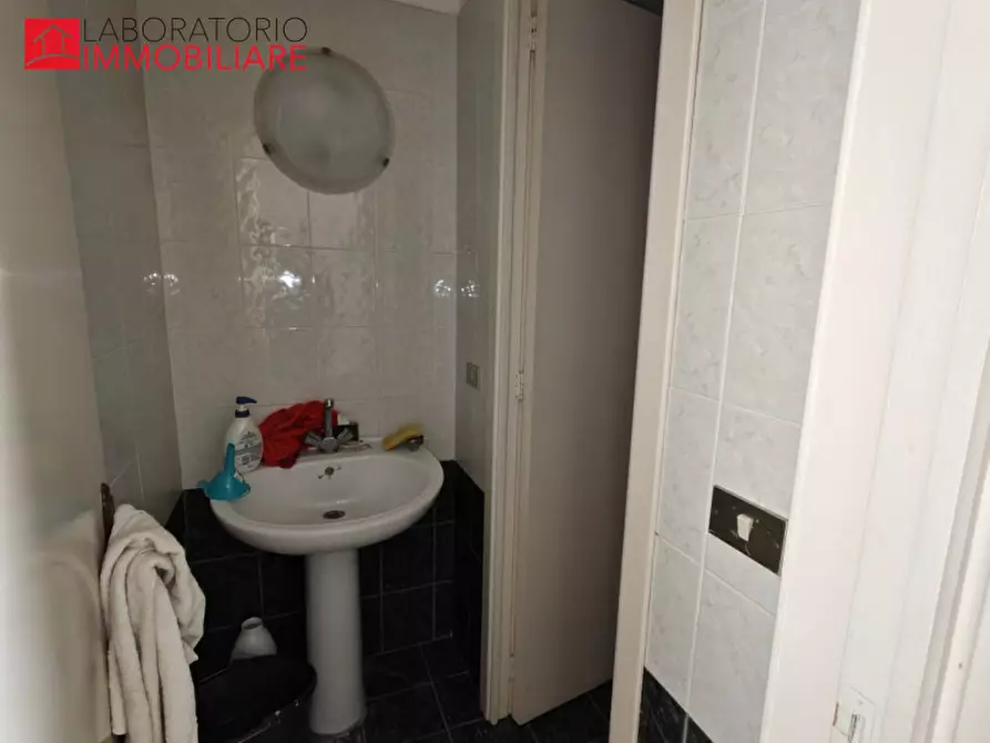 Immagine 10 di Attività commerciale in affitto  in via Benedetto Croce a Lecce