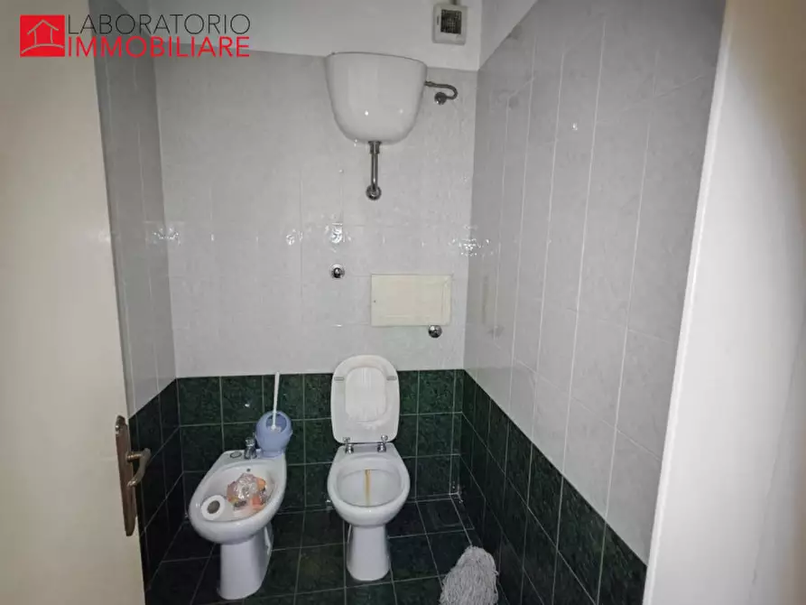 Immagine 11 di Attività commerciale in affitto  in via Benedetto Croce a Lecce