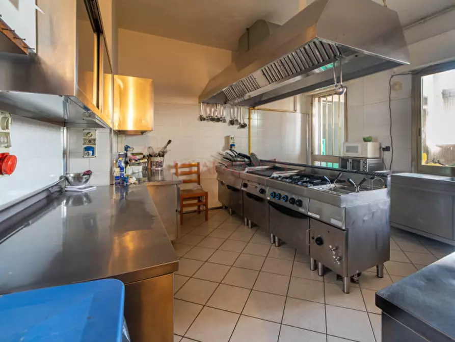 Immagine 11 di Negozio in vendita  in Via Alto Adige a Campolongo Maggiore