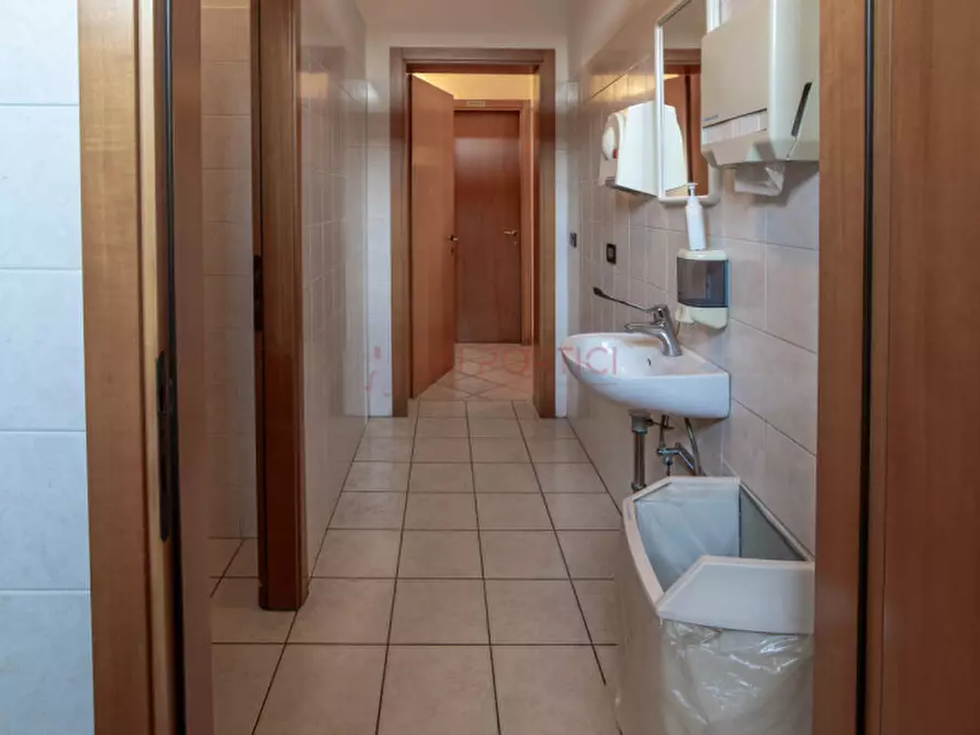 Immagine 14 di Negozio in vendita  in Via Alto Adige a Campolongo Maggiore