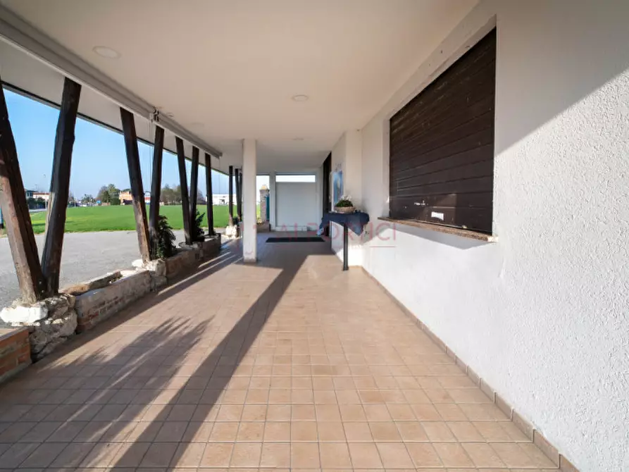 Immagine 15 di Negozio in vendita  in Via Alto Adige a Campolongo Maggiore