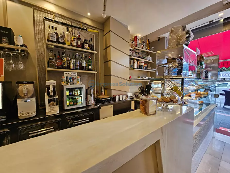 Immagine 6 di Attività commerciale in vendita  in Viale Cavalleggeri d'Aosta a Napoli